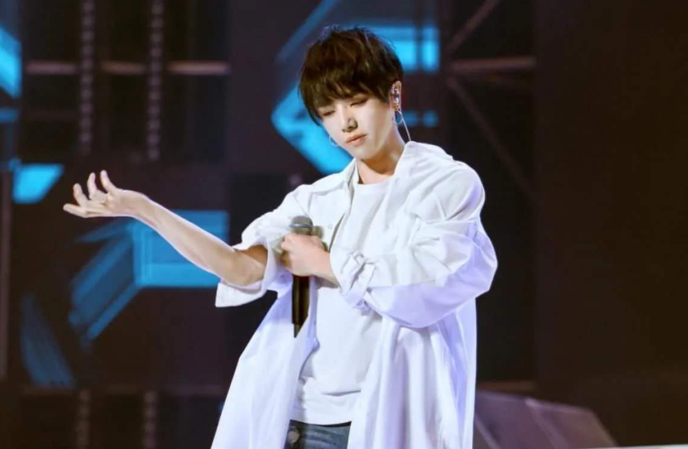 华晨宇|从“大魔王”到“歌王”，华晨宇在巅峰期闭关，笑看歌坛风起云涌