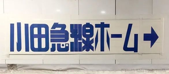 胶带|保安大叔火了！用胶带搞设计，地铁站秒变网红打卡胜地