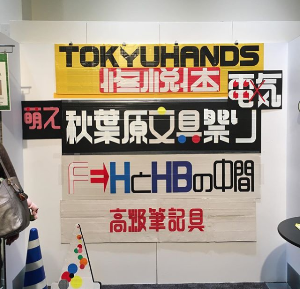 胶带|保安大叔火了！用胶带搞设计，地铁站秒变网红打卡胜地