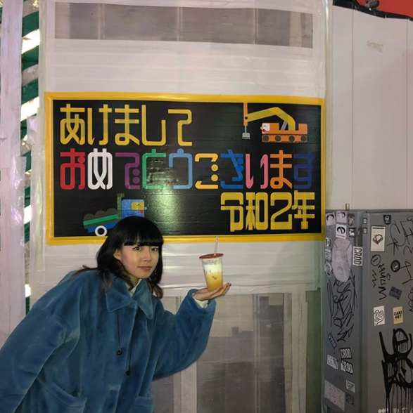 胶带|保安大叔火了！用胶带搞设计，地铁站秒变网红打卡胜地