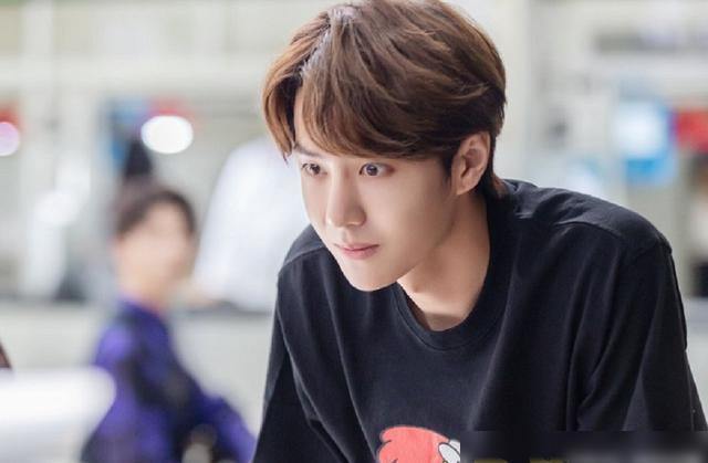 王一博|王一博有意解绑肖战？代言品牌拒绝博君一肖，CP粉丝怒斥歧视