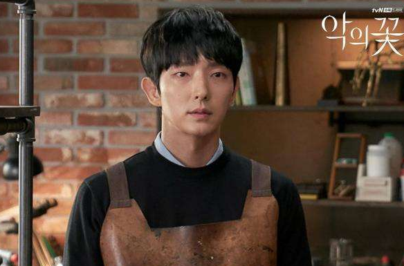 李准基|天生的恶人演员？李准基再次狂飙演技，饰演《恶之花》的变态杀手