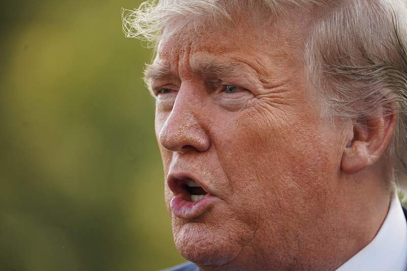 特朗普|白宫前顾问班农被捕，特朗普连忙撇清关系，曾骂其“像狗一样”