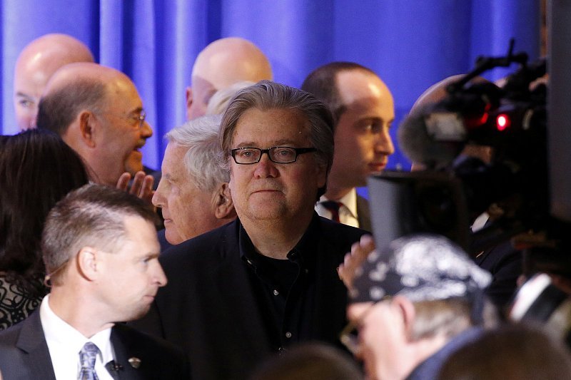 特朗普|白宫前顾问班农被捕，特朗普连忙撇清关系，曾骂其“像狗一样”