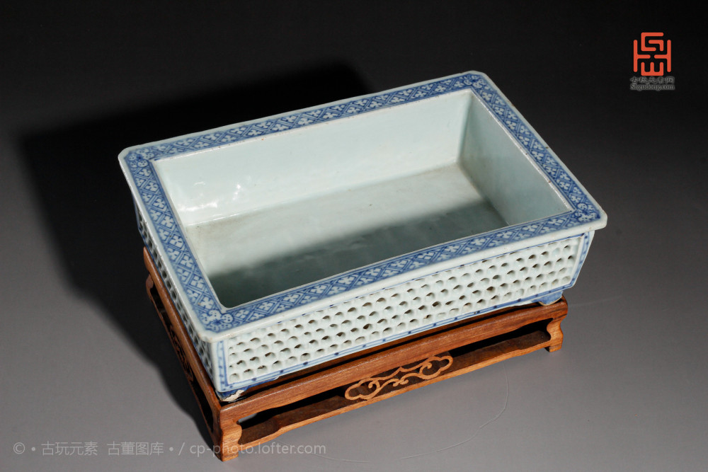 青花|清中期青花镂雕四方水仙盆