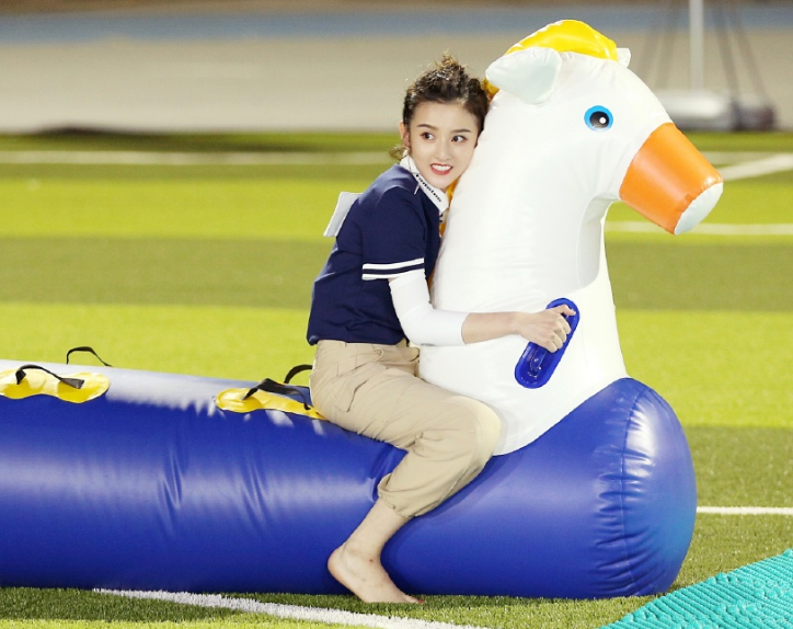 宋祖儿光脚上节目谁知却意外暴露希腊脚瘦得让粉丝心疼