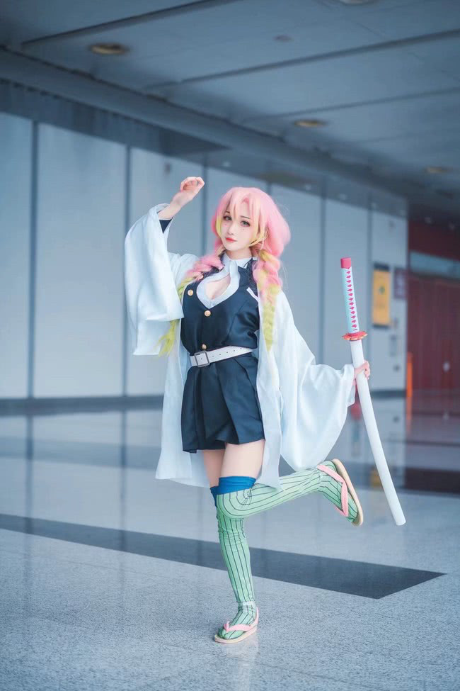 cos场照鬼灭之刃甘露寺蜜璃网友太好康了吧超还原