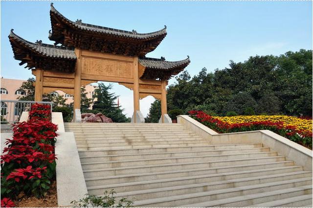 东湖中学排名深排名_湖北省武汉市洪山区中学名单排名2019