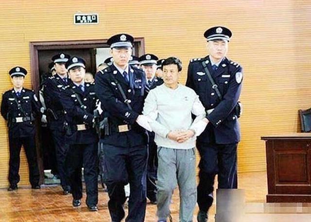 他身价5亿盗过上百个古墓被判死刑时大喊我能打开秦始皇陵