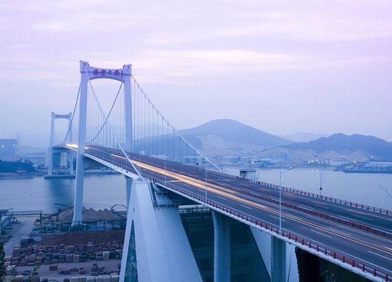 4 东渡海沧大桥莲花新城站贺子秋,李尖尖,凌霄等公交车的地方,就在