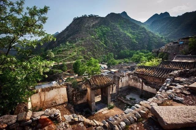 小山村|北京“最美”小山村，四周被山脉环绕，从市中心开车2小时可达