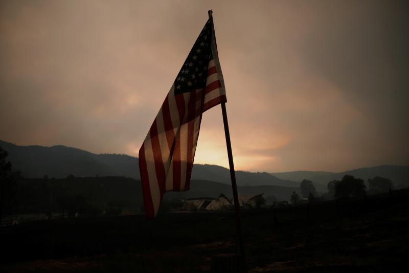 企鹅号 分享 评论 0 美国加州72小时遭上万次雷击山火肆虐 美国加州多