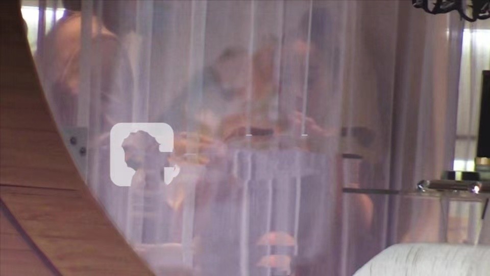 马伊琍|马伊琍带女儿做美甲，11岁爱马身高超过妈妈，五官神似文章