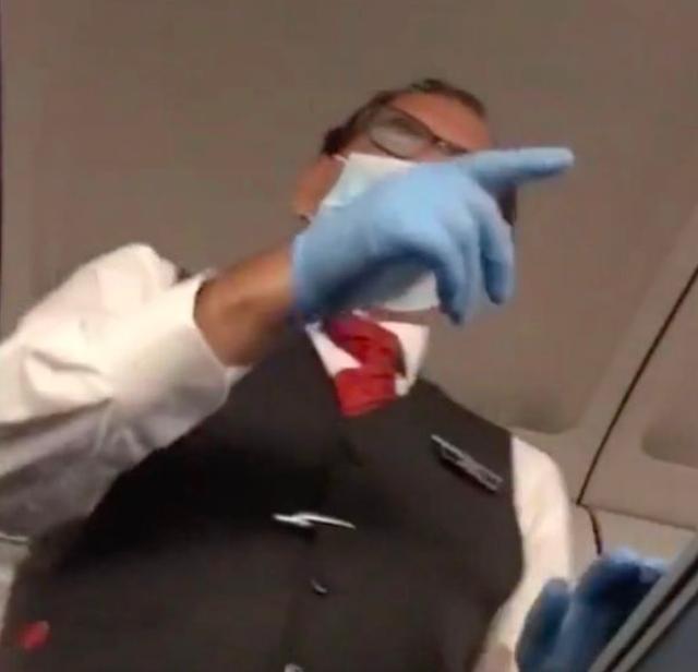 加拿大航空公司|外国小伙倚靠飞机窗睡着，醒来发现窗户破了竟还飞，吓得魂飞魄散