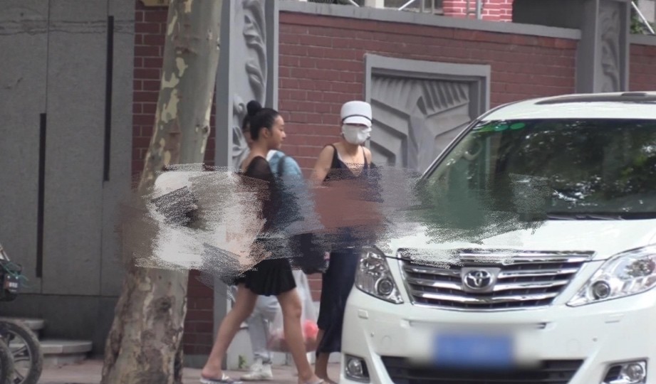 马伊琍|马伊琍带女儿做美甲，11岁爱马身高超过妈妈，五官神似文章