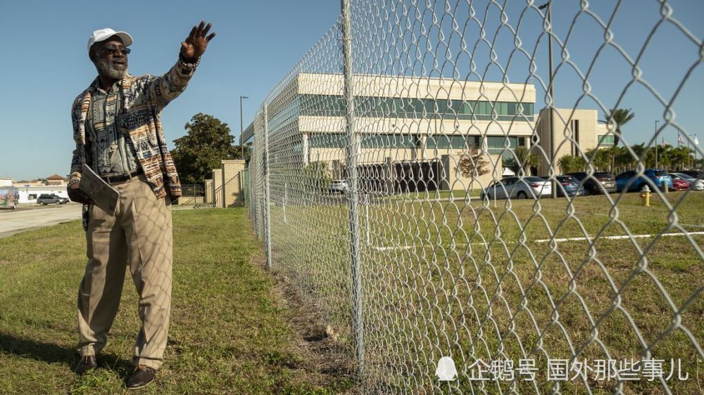 坟墓|小学和公司大楼下惊现124座坟墓，埋着545人