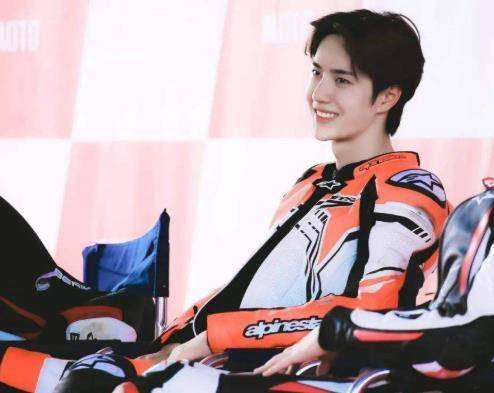 王一博|新剧0宣传空降，24小时热度飙升榜1，王一博真的实火！