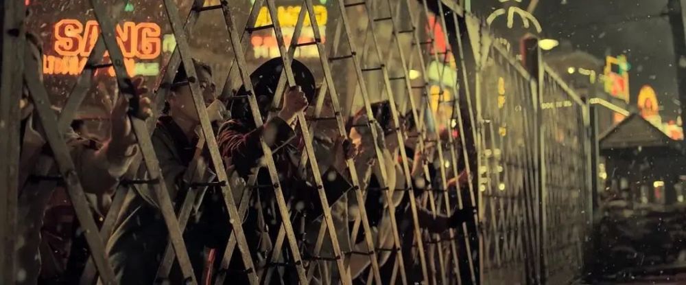 八佰|《八佰》上映，看IMAX哭死，不看IMAX悔死