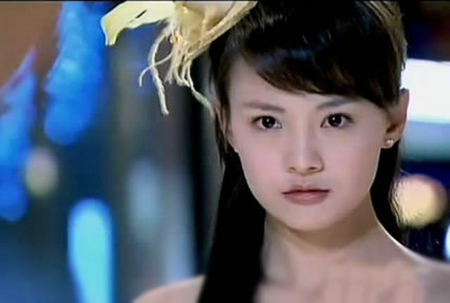 杨超越|杨超越要步郑爽后尘？换黑头像怒怼粉丝，被嘲新剧热度不够来炒作