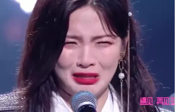 杨超越|杨超越要步郑爽后尘？换黑头像怒怼粉丝，被嘲新剧热度不够来炒作