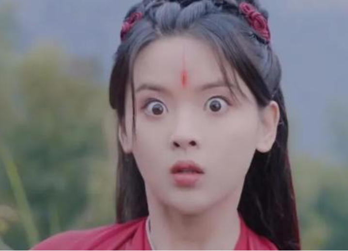 杨超越|杨超越要步郑爽后尘？换黑头像怒怼粉丝，被嘲新剧热度不够来炒作