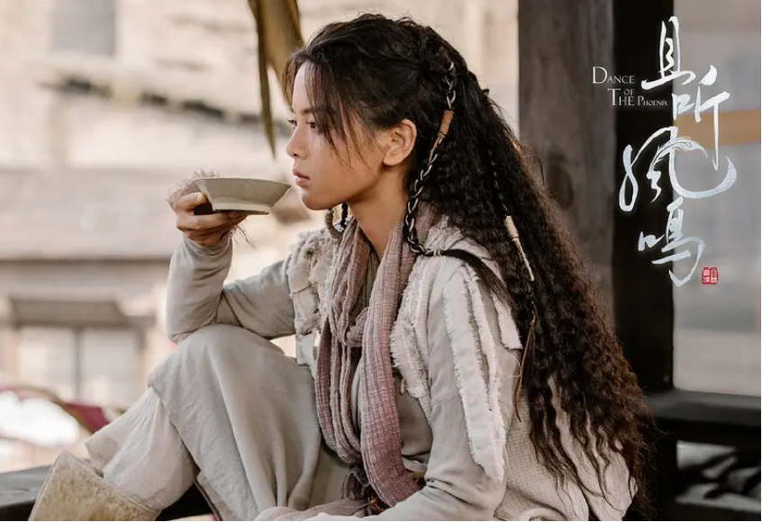 杨超越|杨超越要步郑爽后尘？换黑头像怒怼粉丝，被嘲新剧热度不够来炒作