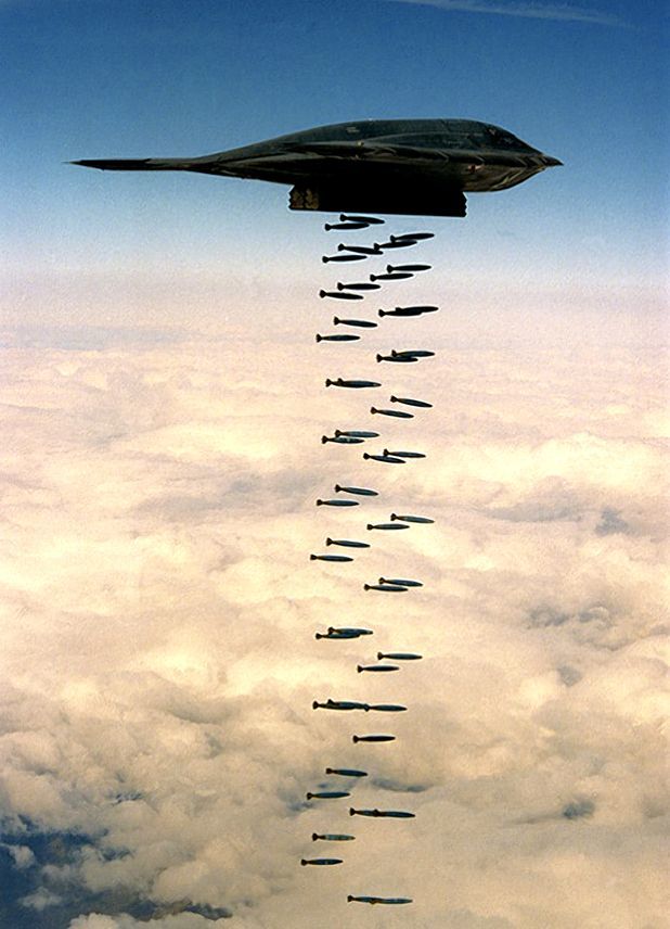B2轰炸机投弹图片