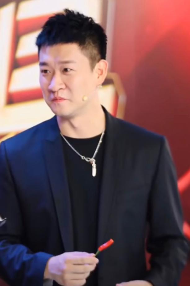 曹云金|德云社前弟子曹云金直播却被网暴？网友劝他改名：你不配！