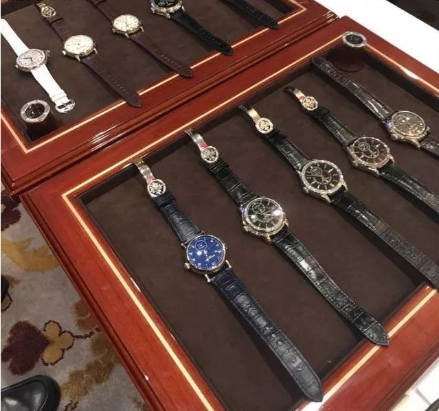李嘉诚在外戴西铁城那你知道他家中收藏有近千块百达翡丽吗