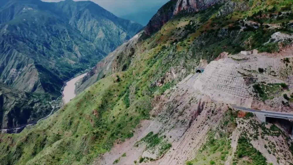 灵石县|灵石：绵山先贤忠国爱家，王家大院气势恢宏，两岸同胞共护国宝