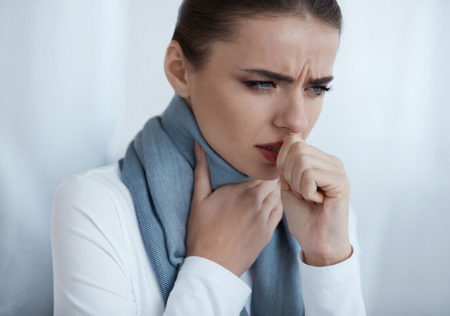 咽喉|喉咙总感觉有东西，咳不出又咽不下，怎么回事呢？