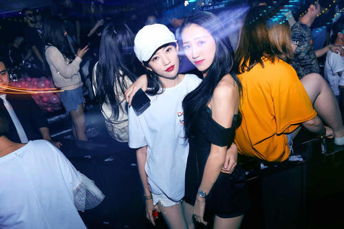 "你女朋友整天蹦迪,你不担心?""我又不娶她何必担心"