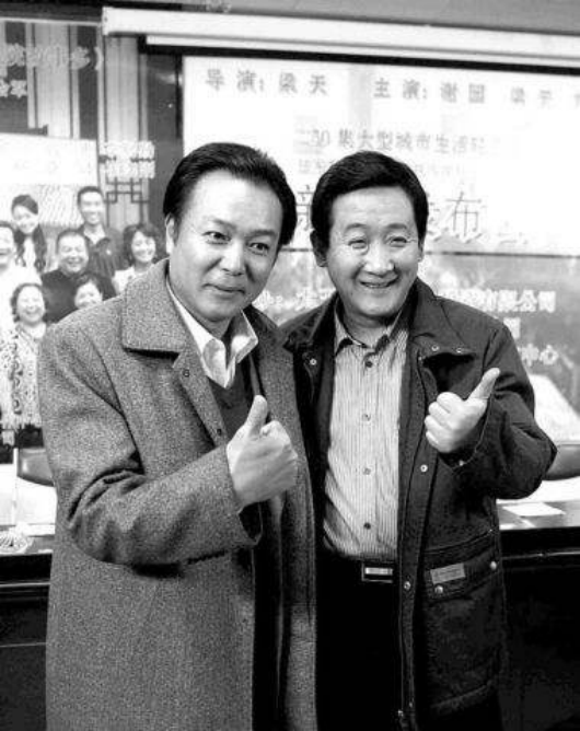 演员谢园病逝网友在微博找到谢园哀悼谢园回复了