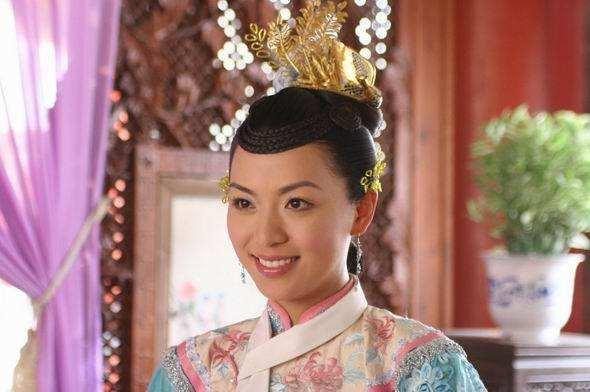 贵妃所居住的延禧宫遭遇火灾,在这次事故中,延禧宫的主位恬嫔不幸离世