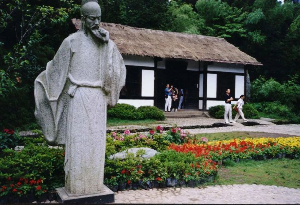 白居易|大才子白居易居然不懂“色即是空”啥意思，一棵小树为他解开迷惑