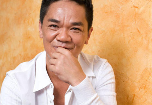 "金牌坏人"黄光亮,曾经是周润发的好搭档,人到晚年变得和蔼