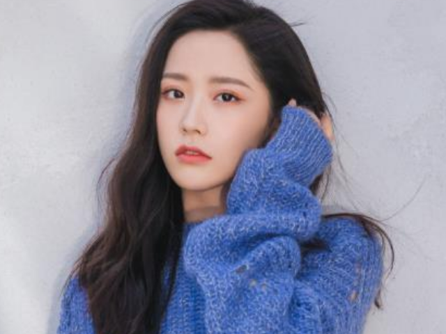 硬糖少女王艺瑾高中素颜照被疯传浓眉大眼显成熟颜值引发热议