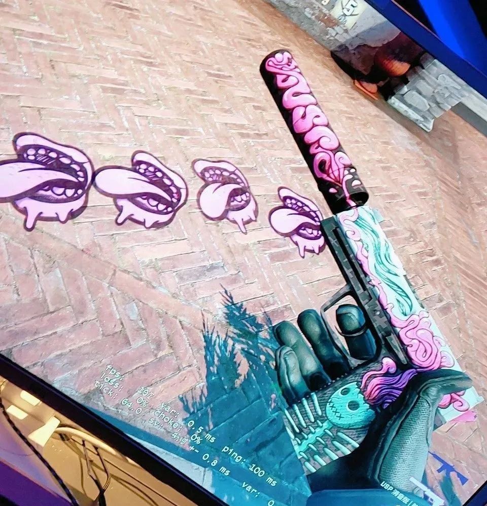 喜欢街头涂鸦风格,搭配粉色系皮肤的玩家不要错过.