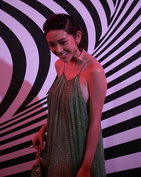 唐艺昕|网友太苛刻？唐艺昕产后积极锻炼瘦身，却被吐槽是梨形身材