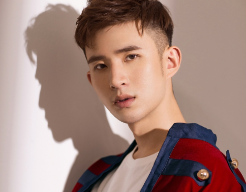 最强龙王入驻b站代言贪玩蓝月真就穷小子逆袭了