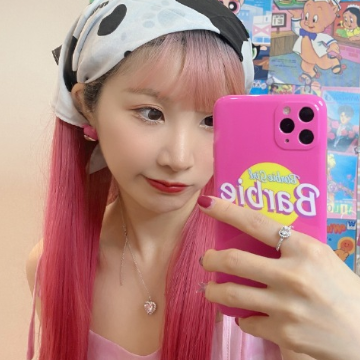 爆胎草莓粥才是撕漫女当她染上粉色头发镜头拉近后像漫画女主