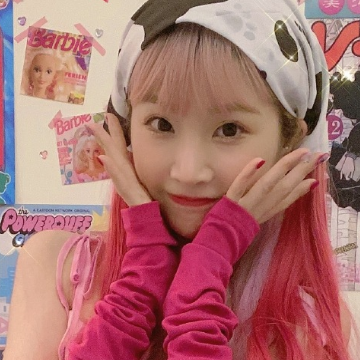 爆胎草莓粥才是撕漫女当她染上粉色头发镜头拉近后像漫画女主