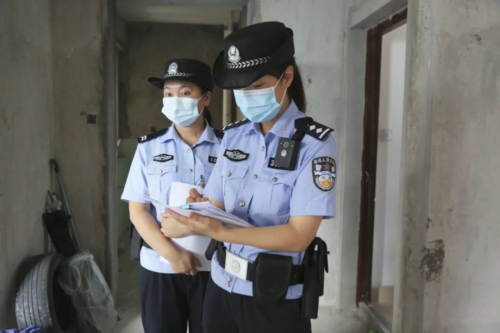 法院里的 女警花 铿锵绽放谱芳华 腾讯新闻