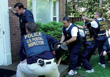 史蒂夫·班农|刷新认知：抓班农的机构，历史比美国还长