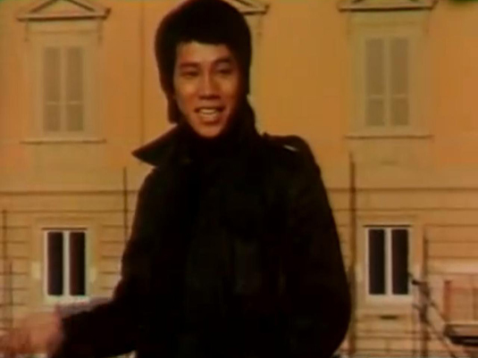 梁小龙|事业遭封杀，前妻被毁容，娶小26岁娇妻后，如今72岁的他怎样了？