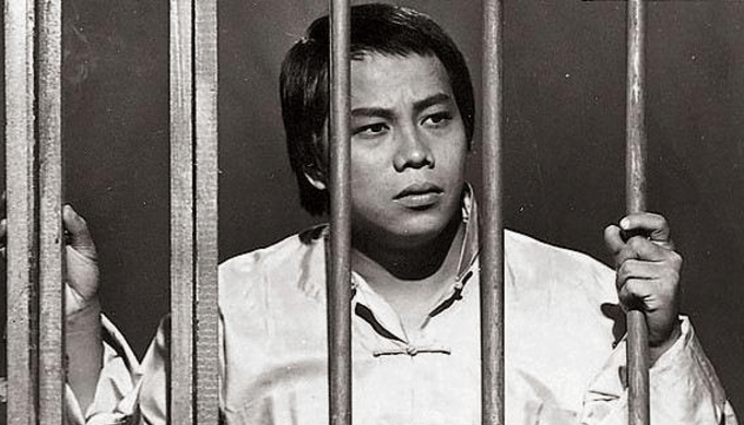 梁小龙|事业遭封杀，前妻被毁容，娶小26岁娇妻后，如今72岁的他怎样了？