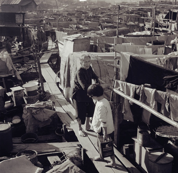 梁小龙|事业遭封杀，前妻被毁容，娶小26岁娇妻后，如今72岁的他怎样了？