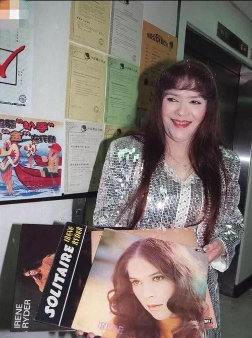 梁小龙|事业遭封杀，前妻被毁容，娶小26岁娇妻后，如今72岁的他怎样了？