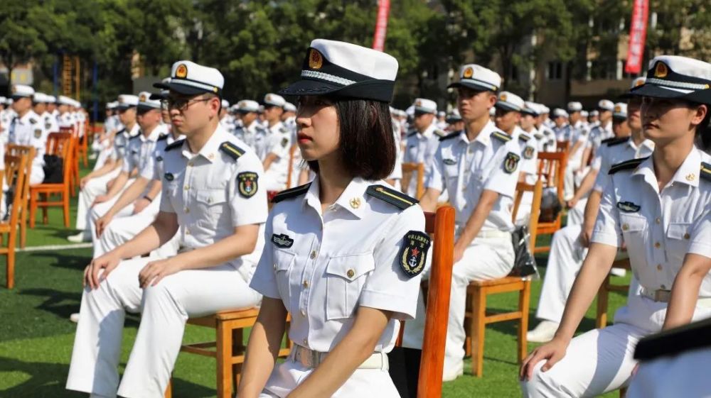 见证神圣时刻直击海军军医大学毕业典礼现场