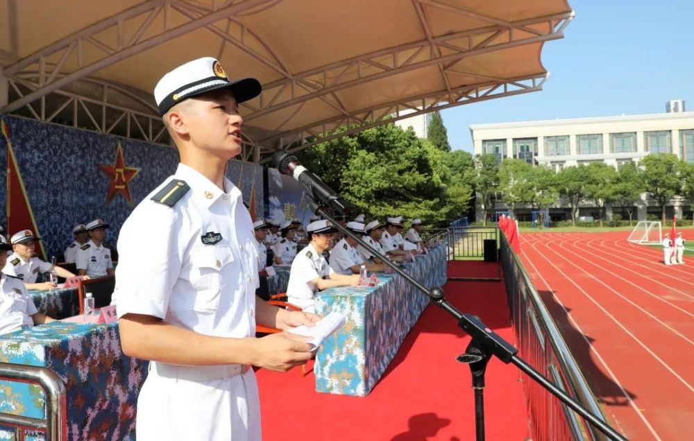 见证神圣时刻直击海军军医大学毕业典礼现场